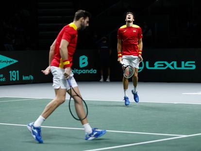 Granollers y Carreño, durante el partido de dobles de este viernes en el Madrid Arena.