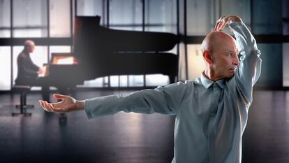 El bailarín Cesc Gelabert y el pianista Pedja Muzijevic, en 'Framing Time'.