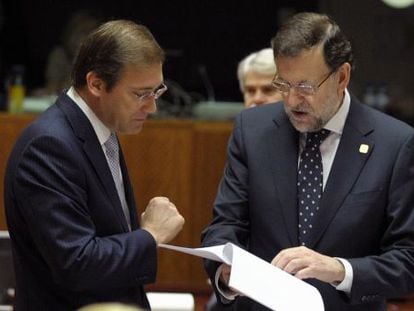 Pedro Passos Coelho y Mariano Rajoy en diciembre de 2013. 