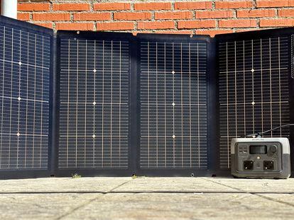 El conjunto de panel solar con una batería portátil de EcoFlow.