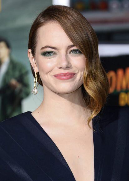 Emma Stone estaba promocionando la película de 'Spider-Man' acompañada del actor Andrew Garfield, cuando un periodista le preguntó por el cambio en su color de pelo. La intérprete contestó con cierto sarcasmo y su compañero intervino: "A mí no me preguntan eso". A lo que ella añadió: "A ti te preguntan cosas interesantes porque eres un chico. Es sexismo".