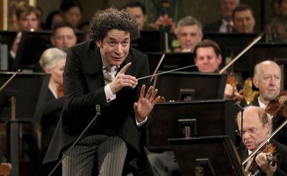 Gustavo Dudamel, dirigiendo a la Filarm&oacute;nica de Viena en el Concierto de A&ntilde;o Nuevo.