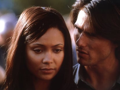 Thandie Newton y Tom Cruise en 'Misión: Imposible 2', en el año 2000