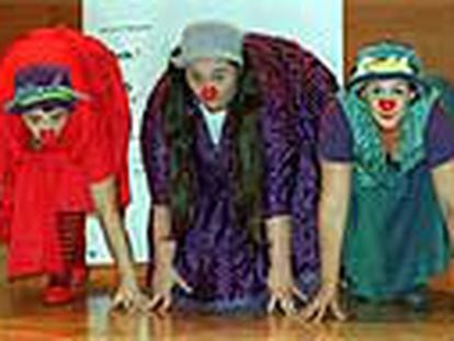 Las tres payasas del grupo Oihulari Klown, especializado en humor de género.
