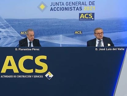 De izquierda a derecha, el consejero delegado de ACS, Marcelino Fernández Verdes, el presidente del grupo, Florentino Pérez, y el secretario del consejo, José Luis del Valle, durante la junta telemática celebrada esta mañana.