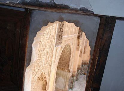 Ventana de una celda de la Madraza Ben Yusuf, en Marrakech