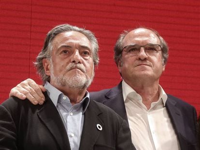 Los candidatos del PSOE al Ayuntamiento y la Comunidad, Pepu Hernández y Ángel Gabilondo, tras conocer los resultados del 26M. 