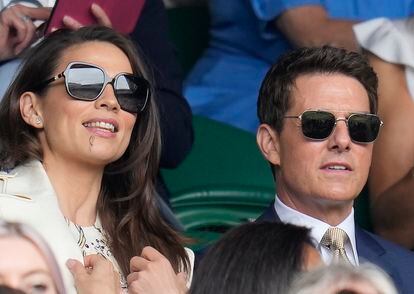 Tom Cruise y Hayley Atwell, durante la final femenina de Wimbledon, el pasado fin de semana.
