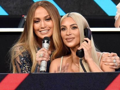Jennifer Lopez y Kim Kardashian, en el telemarat&oacute;n, Somos una voz.