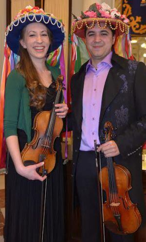 Los violinistas Anna Nilsen y Jesús Reina, en Málaga.