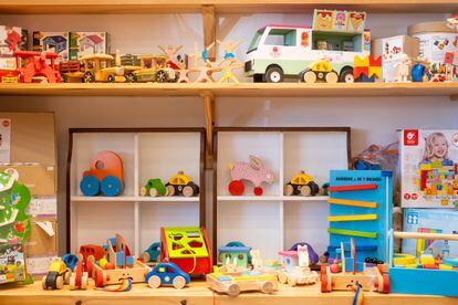 Wooden toys on a shelf in Tesín Tesán.