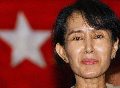 La Nobel de la Paz birmana Aung San Suu Kyi en una imagen tomada en 2002