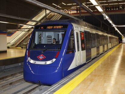 Llegada de tren a uno de los andenes de la estación de Metro de Hospital del Henares, en una imagen de archivo.