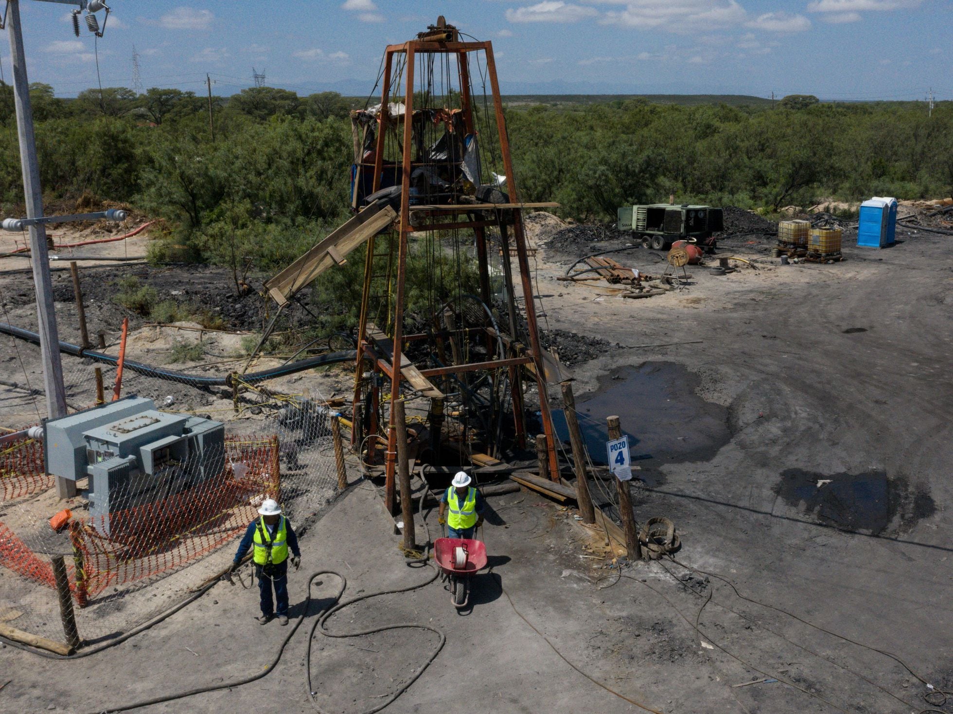 Localizados dos de los 10 mineros sepultados hace más de un año en la mina El Pinabete de Coahuila | EL PAÍS México
