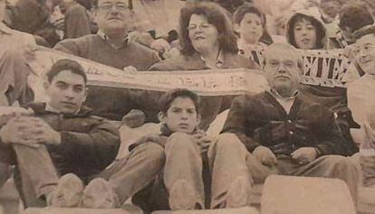 En el centro de la imagen, Santiago Cabezuelo en un partido del Albacete Balompié en una imagen publicada por 'La Tribuna de Albacete' en octubre del año 2000. ('La Tribuna de Albacete').