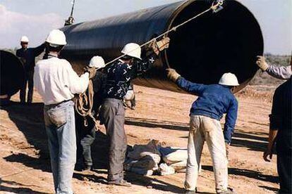 Obras de construcción del segundo gaseoducto entre Argel y España.