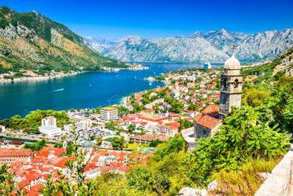 Panorámica de la bahía de Kotor, en Montenegro.