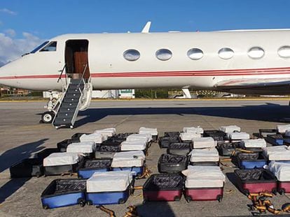 El avión en el que la policía federal ha encontrado 1.304 kilos de cocaína.