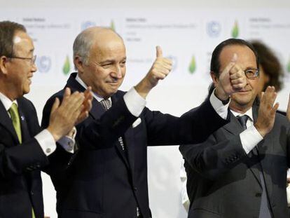 Ban Ki-moon, Laurent Fabius i Francois Hollande celebren l&#039;acord.