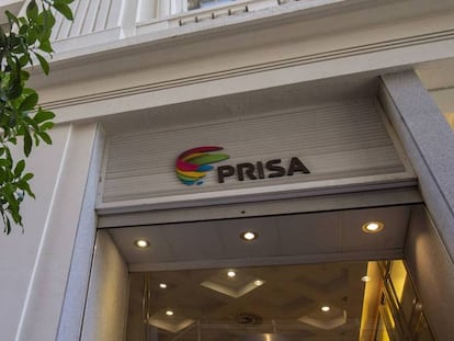 Logo del Grupo PRISA en uno de sus edificios en Madrid.