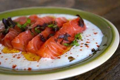 Salmón marinado con ginebra