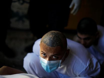Un miembro de la Mara-13 en la prisión de Chalatenango, El Salvador.