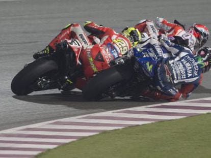 Dovizioso, Rossi e Iannone, en el GP de Qatar.