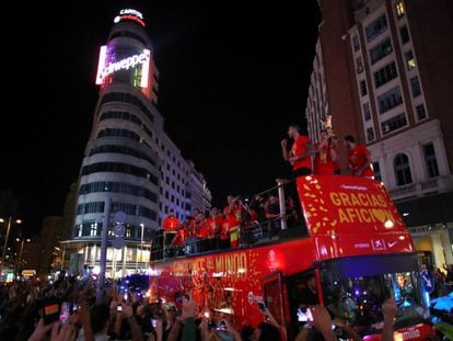 El combinado nacional recorre este lunes las calles de Madrid.