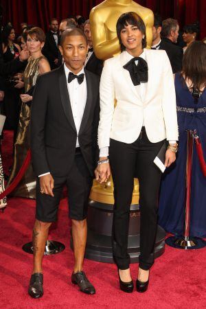El músico Pharrell Williams y su esposa Helen Lasichanh en la gala de los Oscar en marzo del 2014.