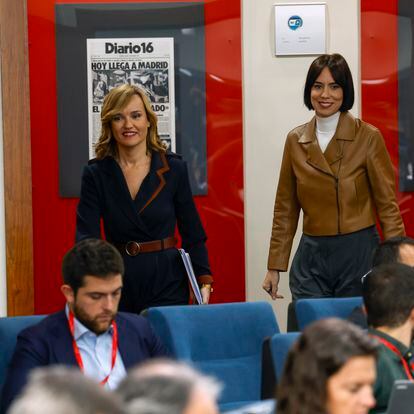 La ministra Portavoz, Pilar Alegría, y la ministra de Ciencia, Innovación y Universidades, Diana Morant, este martes durante la rueda de prensa tras el Consejo de Ministros en el complejo de La Moncloa.