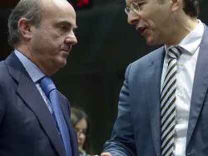 El ministro de Economía de España, Luis de Guindos, y el presidente del Eurogrupo, Jerom Djsselbloem.