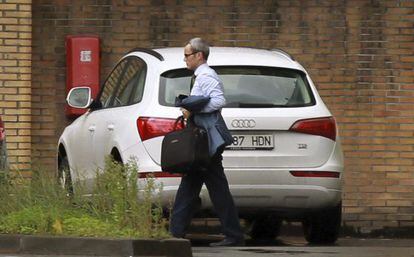 El director general de Fagor, Sergio Treviño, a su llegada a la planta de Edesa en Basauri.