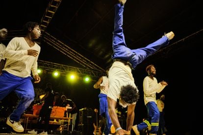 The Dreamers, un compañía de baile de Malaui, durante un espectáculo en el escenario principal del Tumaini.  