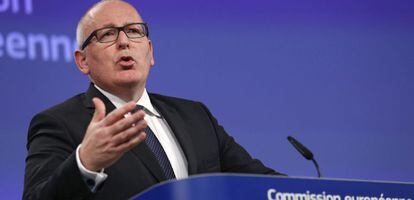 Frans Timmermans explica los detalles legales del pacto con Turquía.