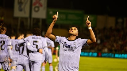 Rodrygo celebra su gol al Cacereño, dedicado a Pelé.