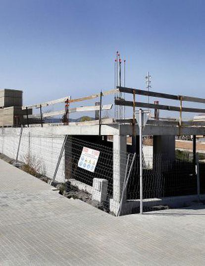 Obras de la Serra de Sanferm en Vic que Xavier Sol&agrave; ha dejado a medias.