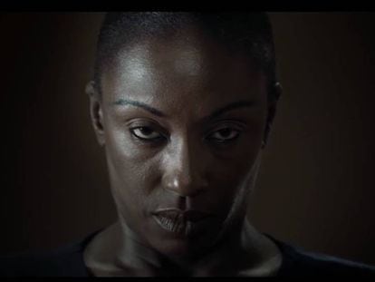 Maimouna N'diaye en un fotograma de la película 'L'oeil du ciclone'.