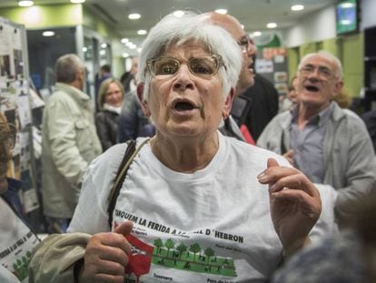 Vecinos de Horta protestan contra la alcaldesa de Barcelona Ada Colau tras.