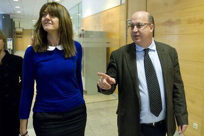 Mendia y Calparsoro, tras la reunión que mantuvieron ayer en la sede del Tribunal Superior de Justicia en Bilbao.
