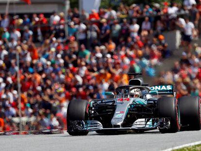 Hamilton lidera un momento de la carrera en Spielberg.