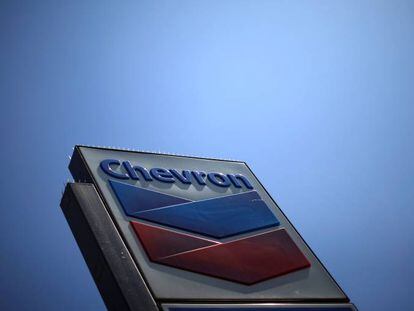 Logotipo de Chevron, en Los &Aacute;ngeles (California, EE UU).