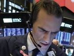 Operadores en el parqués de Wall Street