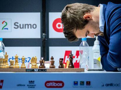 Magnus Carlsen, en el momento clave de su partida con Jan Duda, hoy en Stavanger (Noruega).