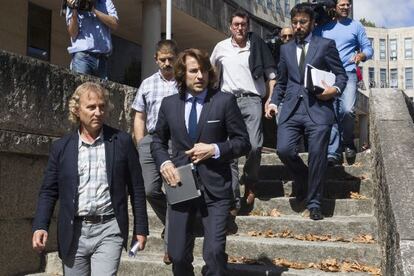 Responsables de Adif junto a su abogado