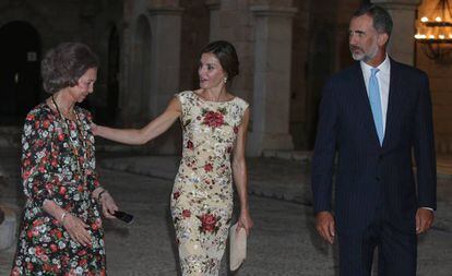 Doña Sofía y los Reyes, en la recepción en el Palacio Real de la Almudaina.