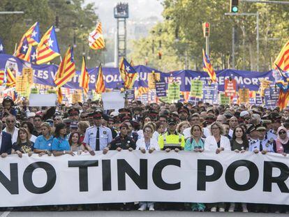 Cabecera de la manifestación contra el terrorismo en Barcelona.