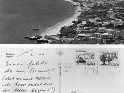 Postal de Siegfried Unseld de 2 de octubre de 1980 desde el Algarve a su editor: &ldquo;Algunos faltan aqu&iacute; en la playa (all&iacute; donde seg&uacute;n Alberti &lsquo;termina la tierra y empieza el mar&rsquo;). &iquest;Qui&eacute;n es? Adiv&iacute;nelo. Cordialmente&rdquo;.. 