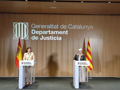La ministra de Justicia, Pilar Llop, y la consellera de Justicia de la Generalitat, Lourdes Ciuró.