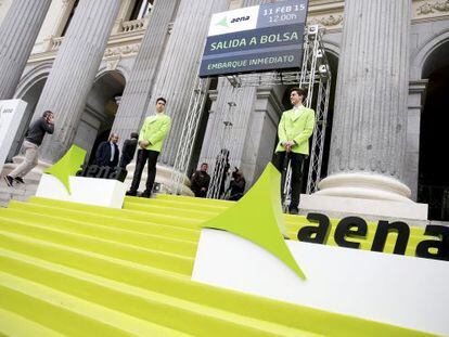 Entrada al edificio de la Bolsa de Madrid en el día del estreno de AENA en Bolsa.