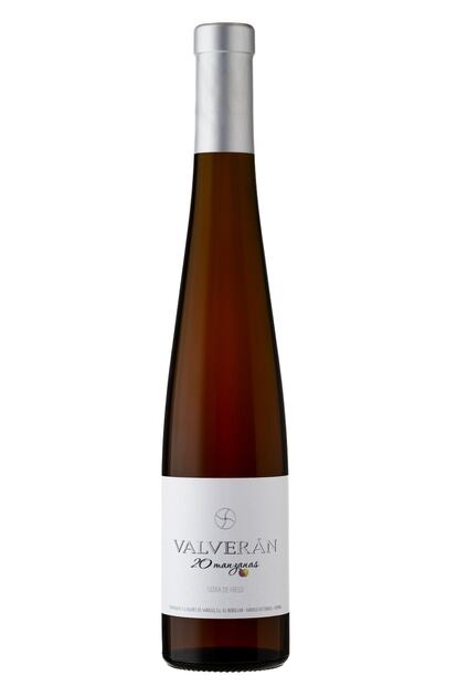 Es una de las sidras de hielo más premiada en concursos nacionales e internacionales del mercado español. Cada botella de este elixir que propone Bodegas Masaveu contiene el mosto concentrado y fermentado de 20 manzanas autóctonas de Asturias, tratadas en un llagar, ubicado en Sariego. Una vez clarificado, se procede a su congelación a menos 20 grados. De color dorado, para la elaboración de Valverán 20 Manzanas se requiere de complejos sistemas de control de temperatura para reproducir los efectos de las heladas en la finca. Precio: 14,50 euros.